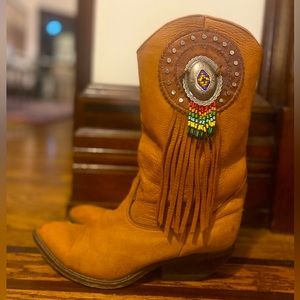 Vintage cowboy boots with beaded fringe, Women’s 7.5